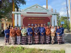 Pamong Kalurahan Pulutan Kenakan Pakaian Tradisional Kejawen Gagrak Ngayogyakarta